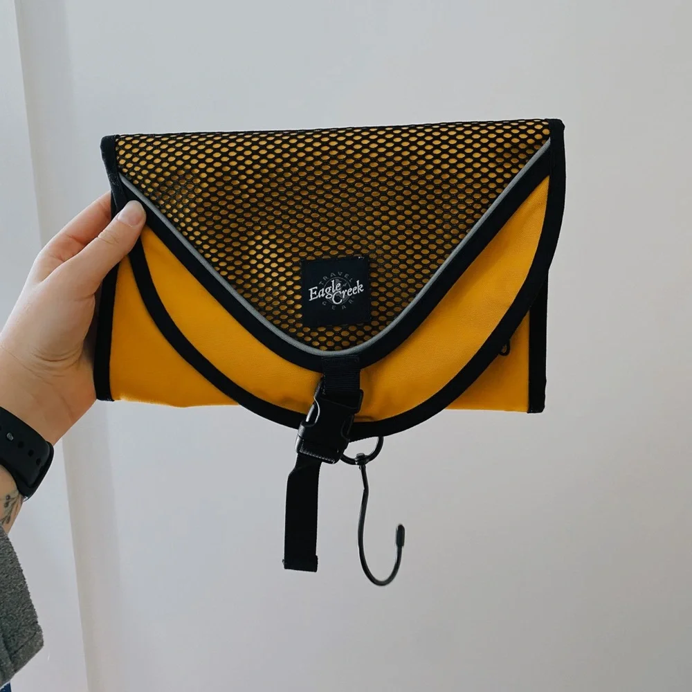 Travel hanging toiletry bag